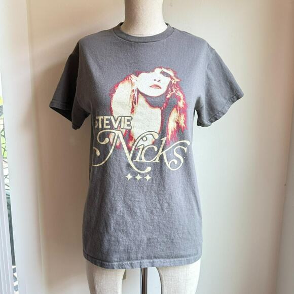 Stevie Nicks 2023 Tour Graphic Tee Gray Gildan Size S - Picture 2 of 5